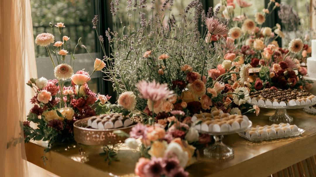 Randy Peters Catering | Buffet Catering Options Using Floral Tablescape